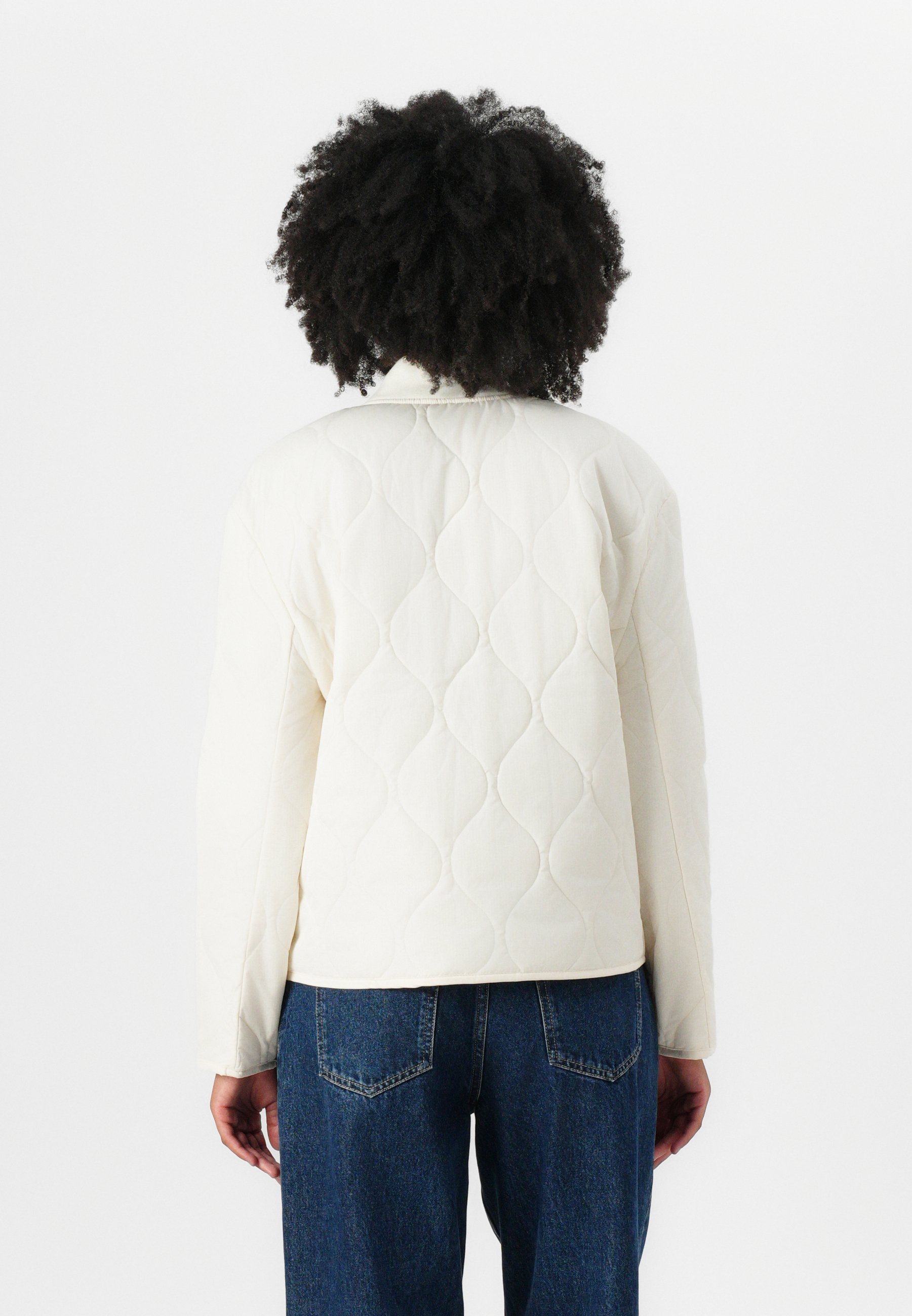 【ホワイト(G054)】GUESS JEANS ジャケット (M)Quilted Puffer Jacket ゲス GUESS GUESS JEANS Quilted Puffer Jacket （G054