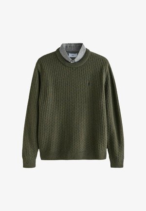 Tume roheline kudumiselt särk, millel on soonikkoes struktuur, ümmargune kaelus, pikad varrukad ja allpool kihiline hall särgi kaelus.