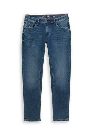 Blaue, schmal zulaufende Jeans aus Denim mit vorderen Taschen, Knopfverschluss und dezentem Verblassen an den Oberschenkeln, flach auf einem weißen Hintergrund ausgelegt.