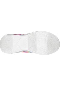 Biela gumová podrážka s textúrovaným povrchom, so vzormi hviezd a jednorožcov, ktorá je súčasťou viacfarebnej obuvi Skechers.