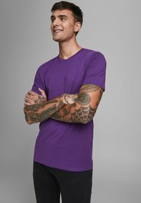 Jack & Jones JJE TEE  O-NECK  - Camiseta básica - acai