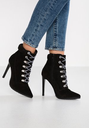 Bottines à talons hauts - black