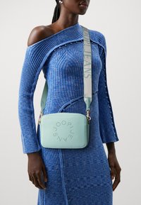 JOOP! Jeans GIRO CLOE SHOULDERBAG - Borsa a tracolla - turquoise