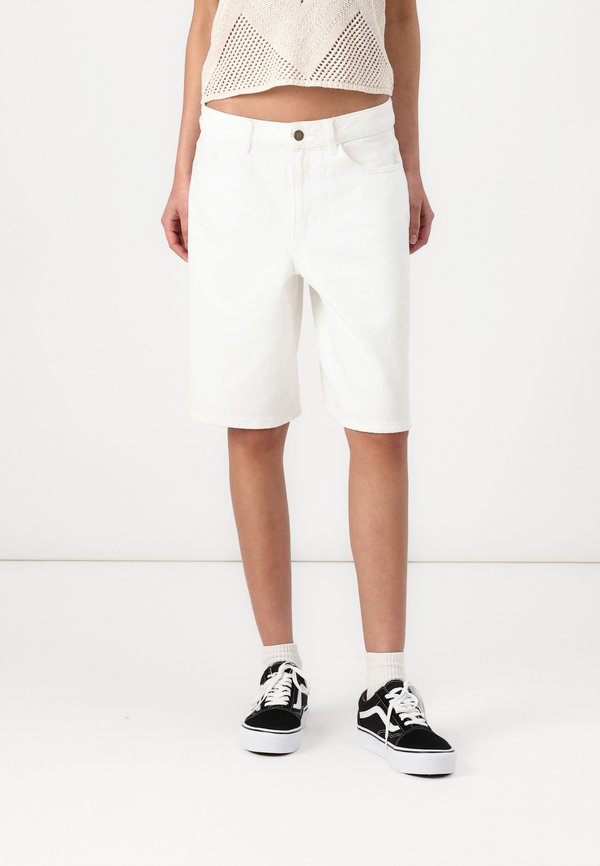 SAGE BERMUDA - Denim shorts - ecru