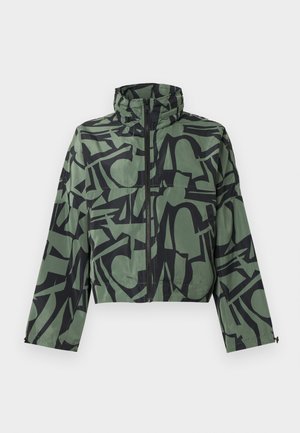 Zöld szövetből készült, rövidített dzseki, merész fekete absztrakt mintával, magas gallérral és cipzáras záródással. Könnyű, texturált kialakítás.