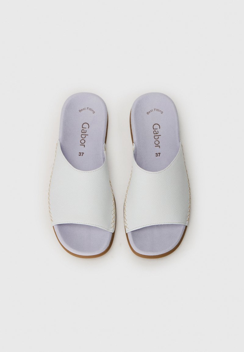 Weiße offene Riemensandalen zum Hineinschlüpfen mit strukturiertem Lederoberteil und lavendelfarbenen gepolsterten Fußbetten, Größe 37, gekennzeichnet mit "Gabor Best Fitting."