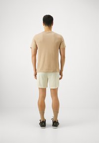 Jordan SHORT - Sport rövidnadrágok - coconut milk/black