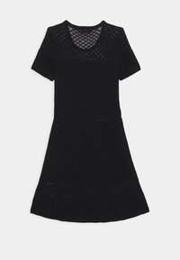 Robe en maille noire à manches courtes avec col en V, haut du buste et ourlet à motif en dentelle, et texture côtelée sur tout le corps.