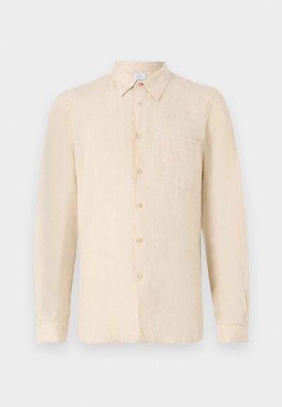 Camicia beige a maniche lunghe realizzata in tessuto leggero, con chiusura a bottoni sul davanti, colletto e una tasca sul petto. Texture morbida.