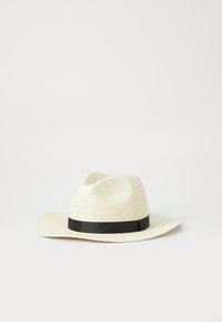 Sombrero de paja en color blanco roto con una banda de cintas negras. Presenta un ala ancha y un patrón de tejido texturizado para la transpirabilidad.