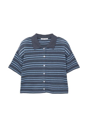 Chemise à manches courtes, boutonnée, avec des rayures horizontales bleu foncé et bleu clair et un col bleu foncé, présentée sur un fond blanc.