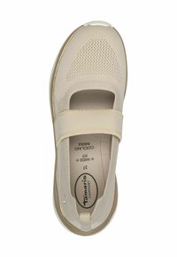 Sandal din material bej, cu o potrivire lejeră, partea superioară perforată, curea elastică și interior căptușit. Dispune de o talpă ușoară cu un design minimalist.