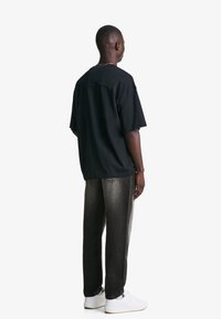 Bershka Tapered Fit - Jeans Relaxed Fit - black