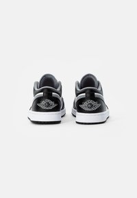 Jordan AIR JORDAN 1 - Tenisky - black/particle grey-white