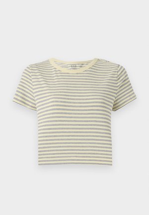 Camiseta a rayas amarillas con líneas horizontales azules, cuello redondo, mangas cortas y un corte cropped. Material de algodón suave, diseño simple.