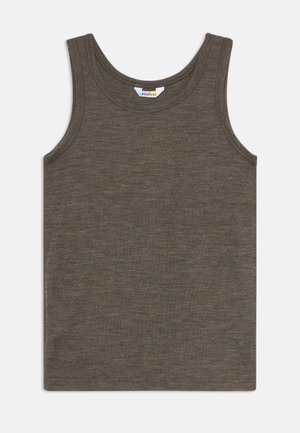 Débardeur en tricot brun sans manches avec encolure ronde, posé à plat, montrant un tissu doux et texturé ainsi qu'une petite étiquette colorée à l'intérieur du col.