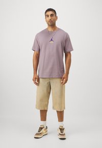 Nike Performance NBA LOS ANGELES LAKERS JORDAN STATEMENT TEE - Marškinėliai su spaudiniu - purple smoke