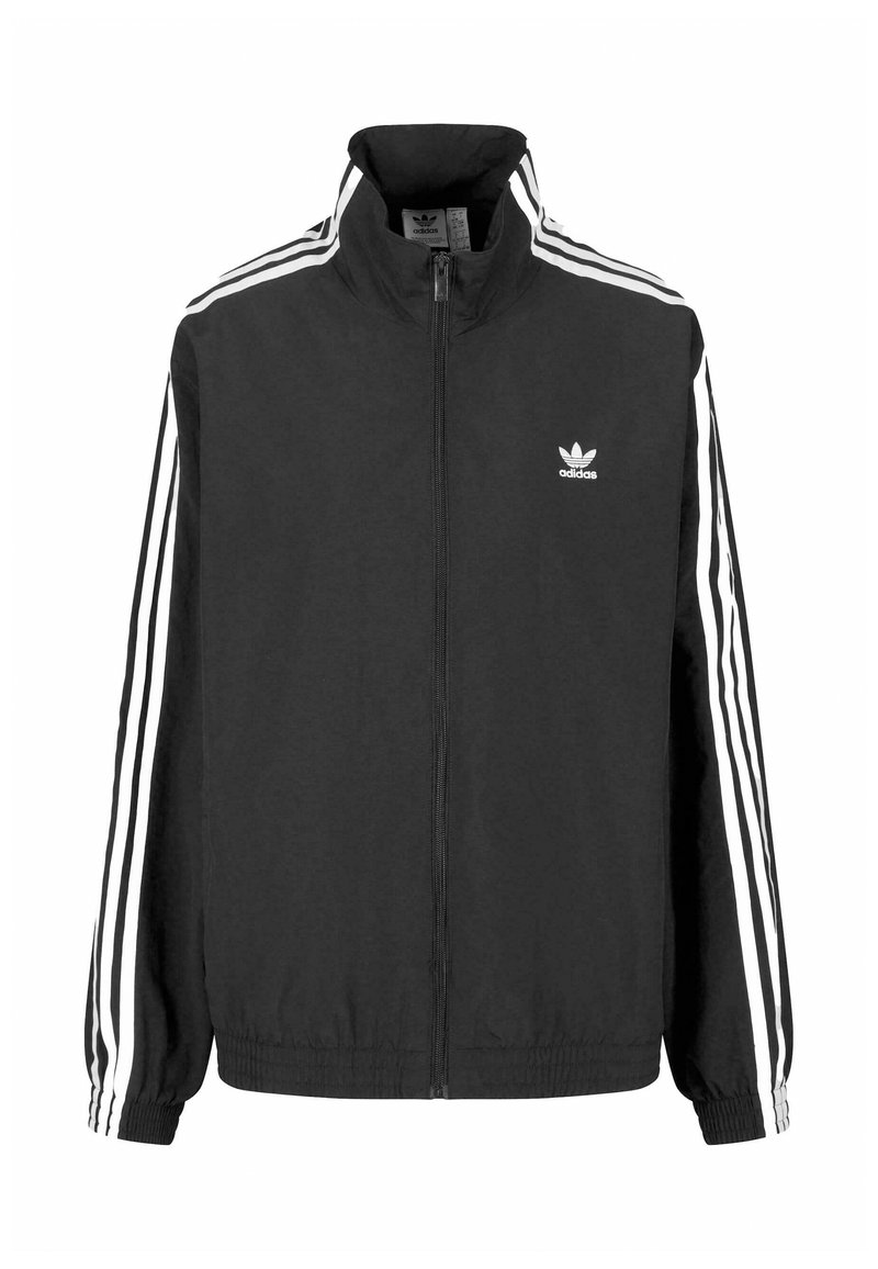 Schwarze Zip-Jacke aus leichtem Stoff, mit drei weißen Streifen entlang der Ärmel und einem kleinen Logo auf der Brust.