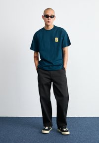 Carhartt WIP SIGNAL - Print T-shirt - duck blue