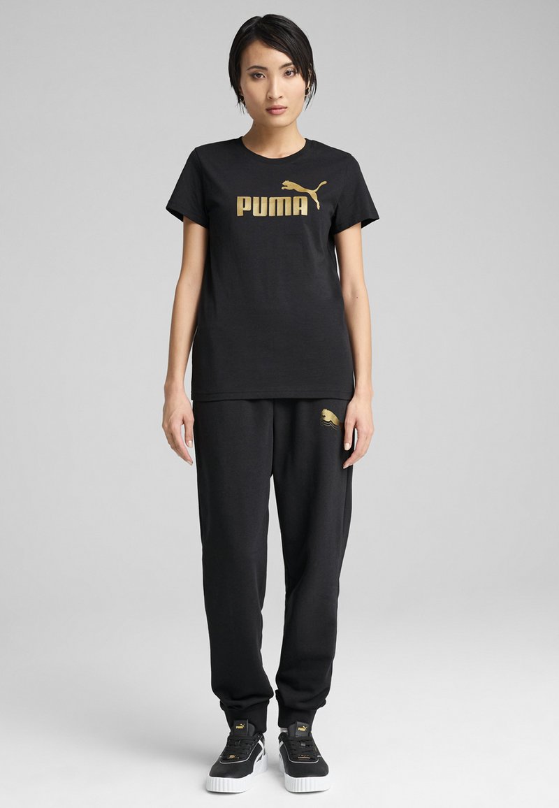 Puma LOGO TEE - Triko s potiskem - black/metallic gold-coloured