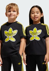 adidas Originals SMILEY WORLD KIDS - T-shirt med print - black