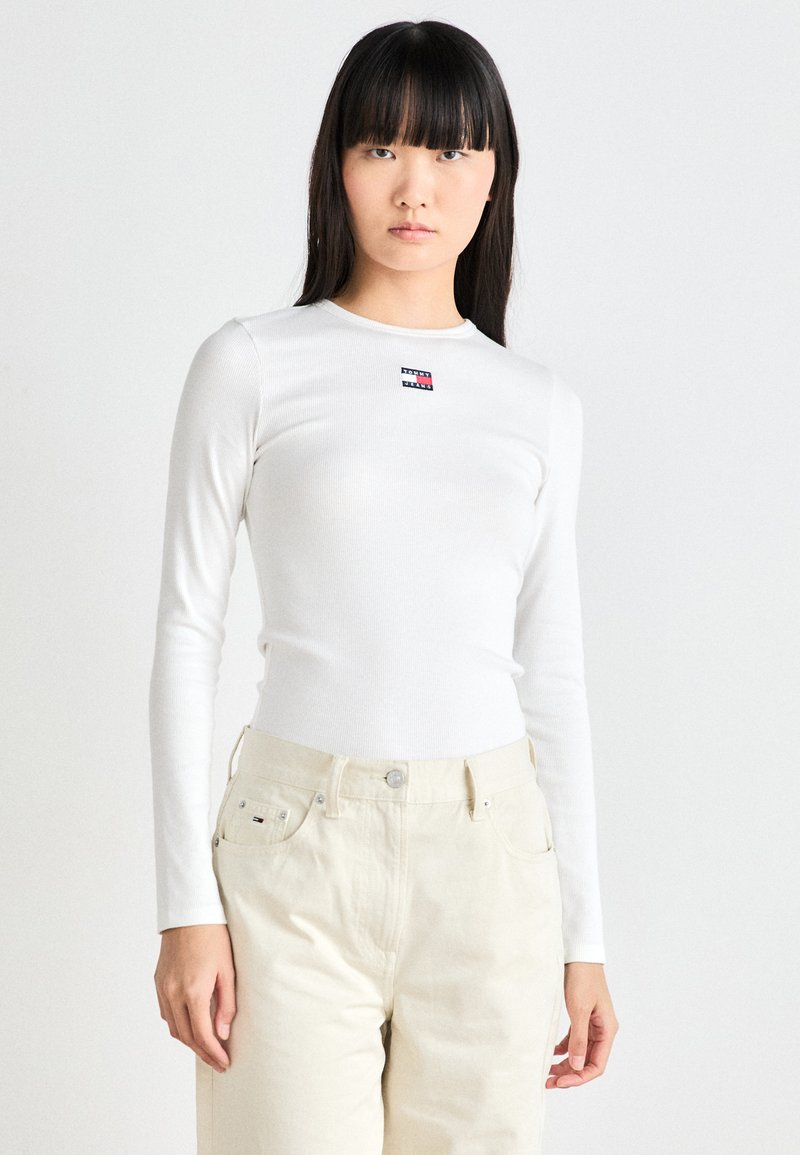 Tommy Jeans SLIM BADGE TEE - Long sleeved top - ecru