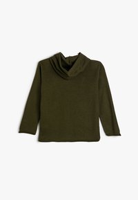 Oliwkowy kapturowy sweter, długie rękawy, fakturowana tkanina, luźny krój, z zagiętym kołnierzem i surowym dołem.