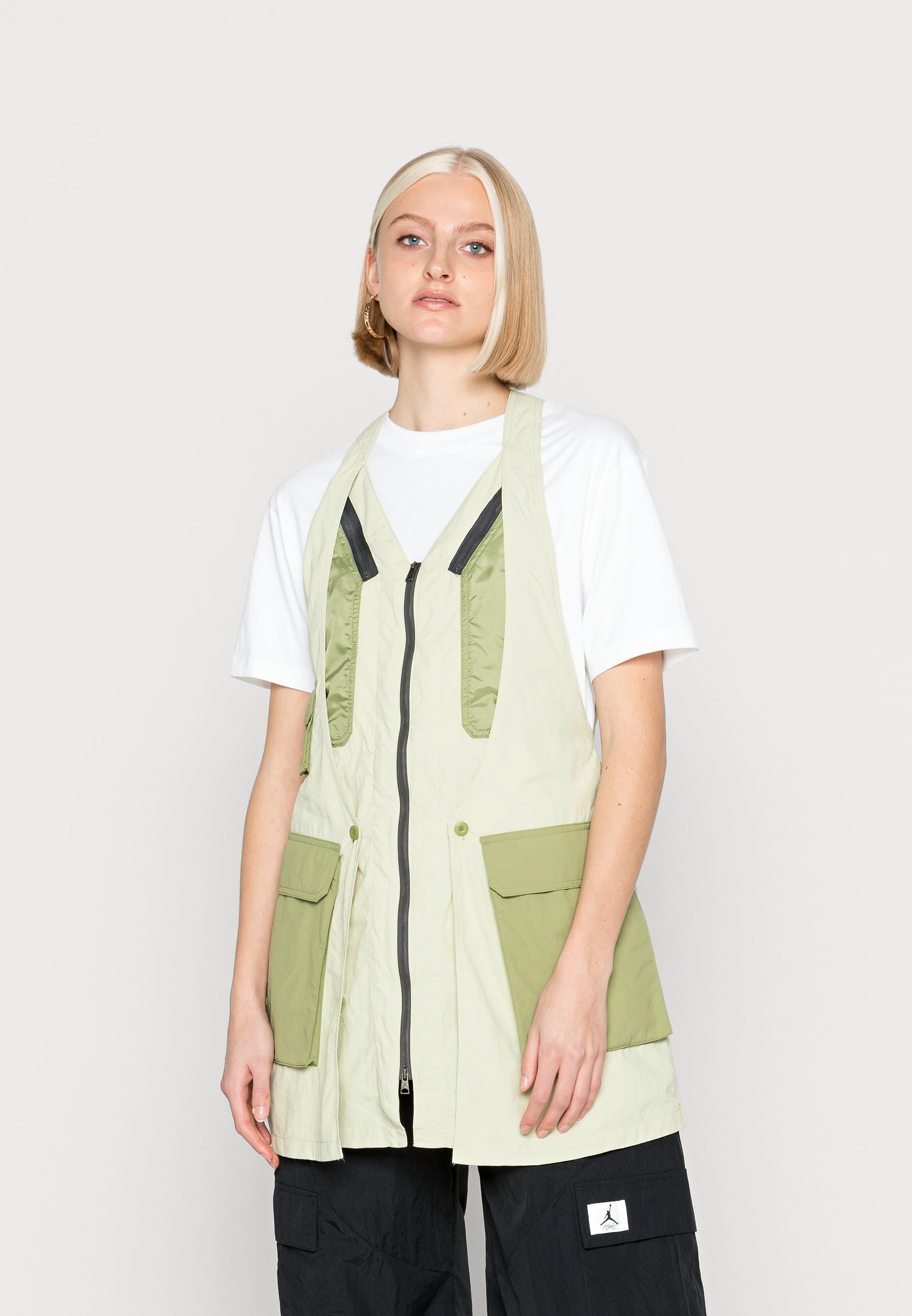Jordan VEST - Bodywarmer - olive aura/alligator/medium ash/groen -  Zalando.nl