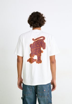 White cotton t-shirt featuring a stylized brown panther graphic on the back, with claw accents and the text "Dizzies" below.