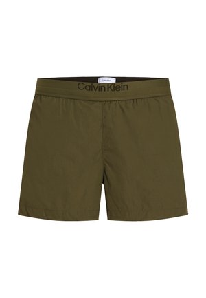 Olivgrüne Herren-Badehosen mit elastischem Bund und schwarzem Calvin Klein-Logo, aus leichtem, glattem Material gefertigt.