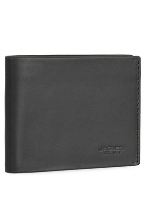 Cartera de cuero negro con una textura lisa, diseño bifold y un sutil logo en relieve. Los bordes cosidos mejoran la durabilidad.