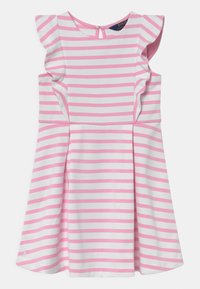 Sukienka w pasy z falbanami na rękawach, z różowo-białymi, naprzemiennymi pasami, okrągłym dekoltem i rozkloszowanym dołem. Zapięcie na plecach w kształcie łezki.