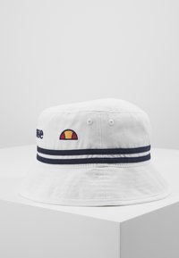 Cappello a pescatore bianco in cotone. Caratterizzato da righe blu navy, fori di ventilazione e un logo ricamato colorato sulla parte frontale. Texture liscia.