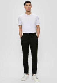 s.Oliver BLACK LABEL Broek - schwarz