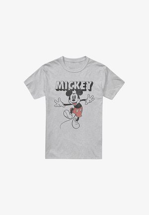 Hellgraues T-Shirt mit einem Grafikmotiv von Mickey Mouse in roten Shorts und dem Wort "MICKEY" darüber in fetten Buchstaben.