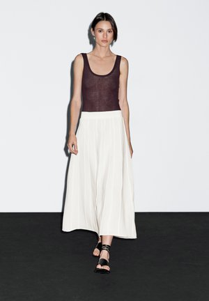 WITH SEAM DETAILS - A-Linien-Rock - white