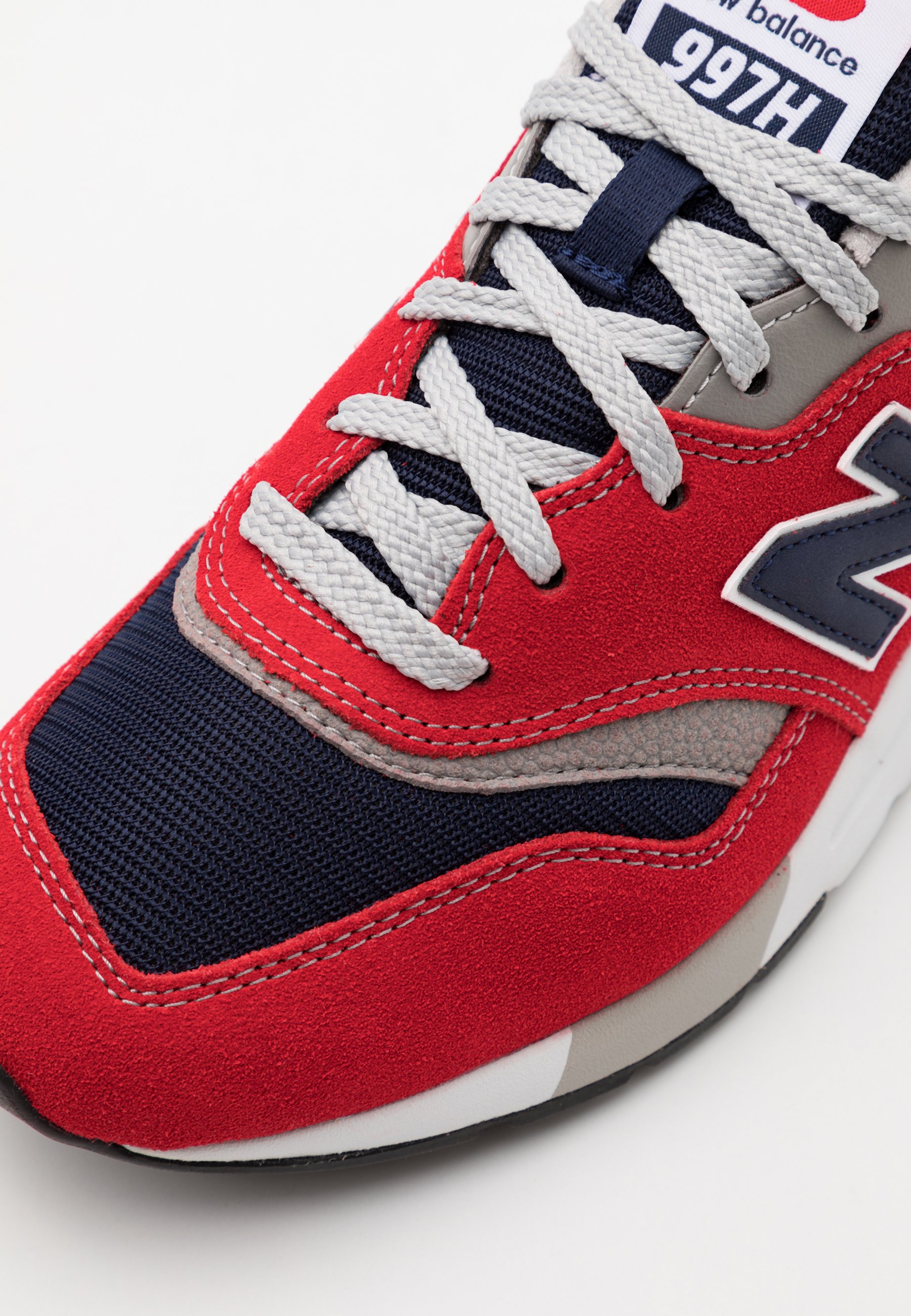 red new balance trainers