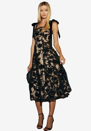 Lipsy PETITE FIT - EMBELISHED SEQUIN TIE PROM MIDI PREMIUM - Koktailové šaty/večierkové šaty - black