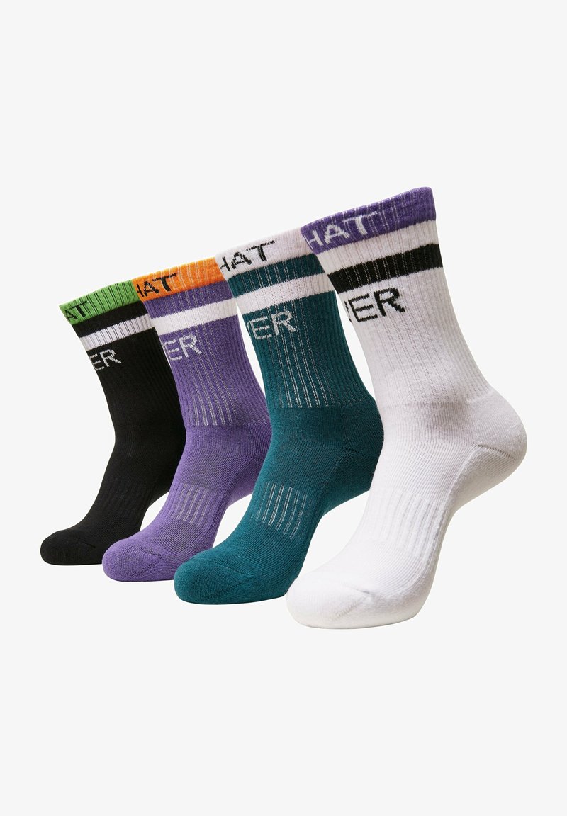 Fyra par strumpor i svart, lila, teal, vitt och orange, med ribbad textur, kontrasterande ränder och framträdande logotyper.