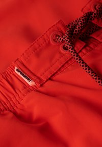 Unausgewählt, bright red