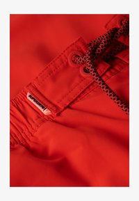 Seleccionado, bright red