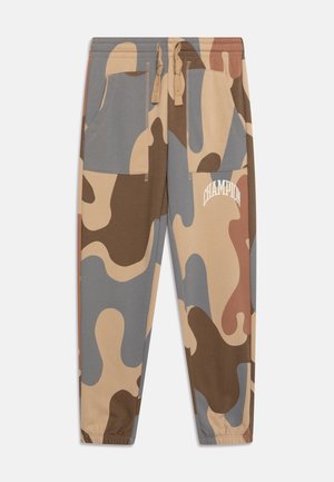 Champion joggingbroek met camouflagepatroon in aardetinten, voorzien van een elastische tailleband met trekkoorden en twee zijzakken.