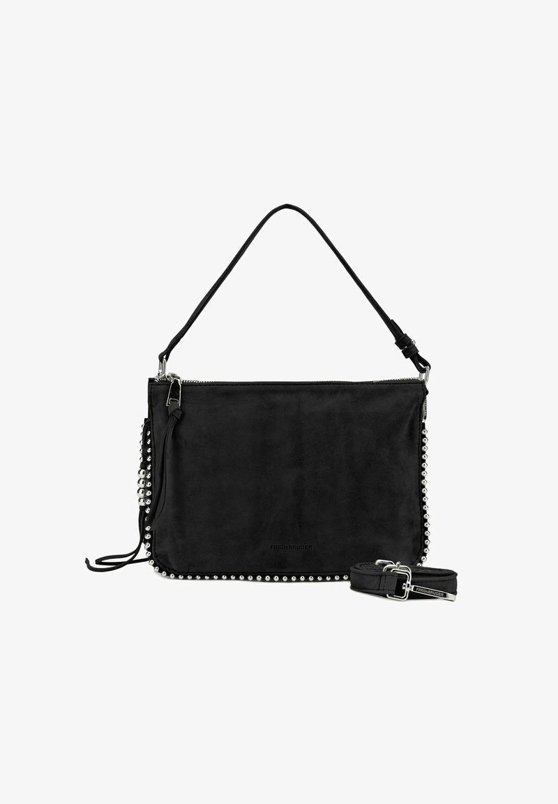 Borsa a tracolla in suede nero con borchie argentate lungo il lato, chiusura con zip superiore e tracolla regolabile inclusa. Texture liscia e design minimalista.