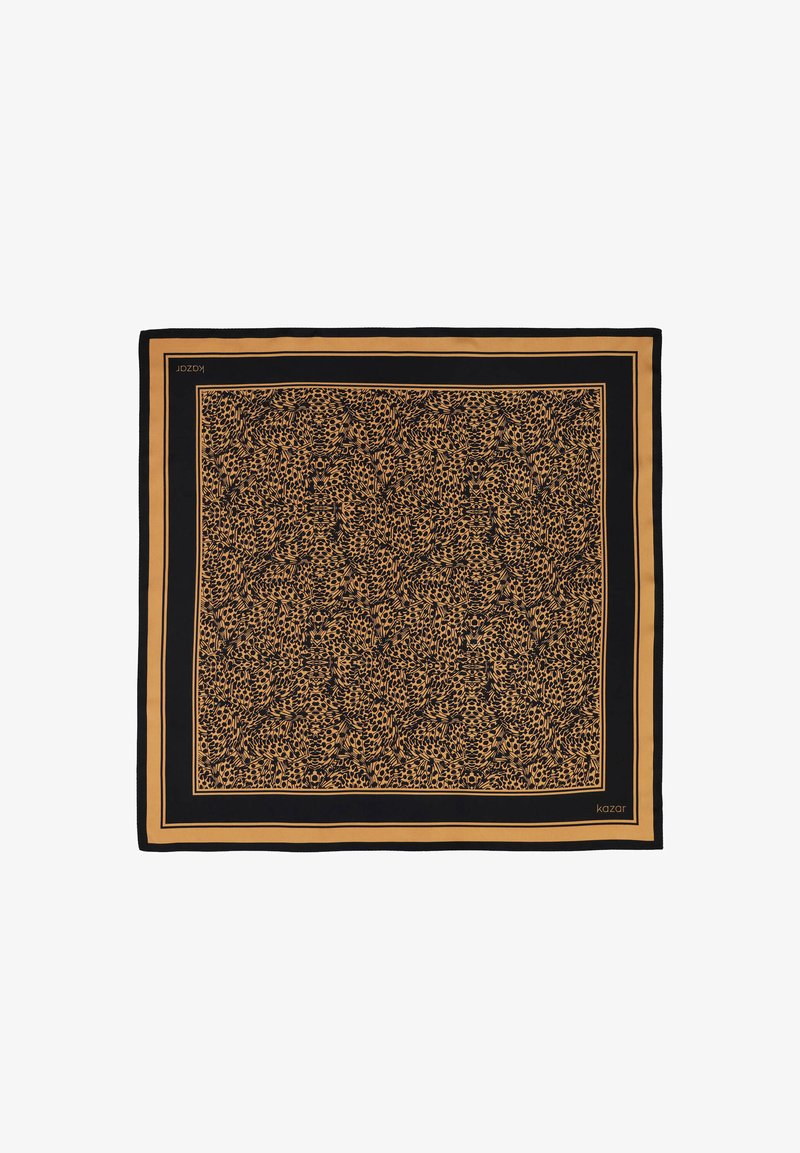 Læderprint tørklæde i sort og beige. Silke-lignende materiale med en kantet kant. Har indviklede dyremønstre overalt.
