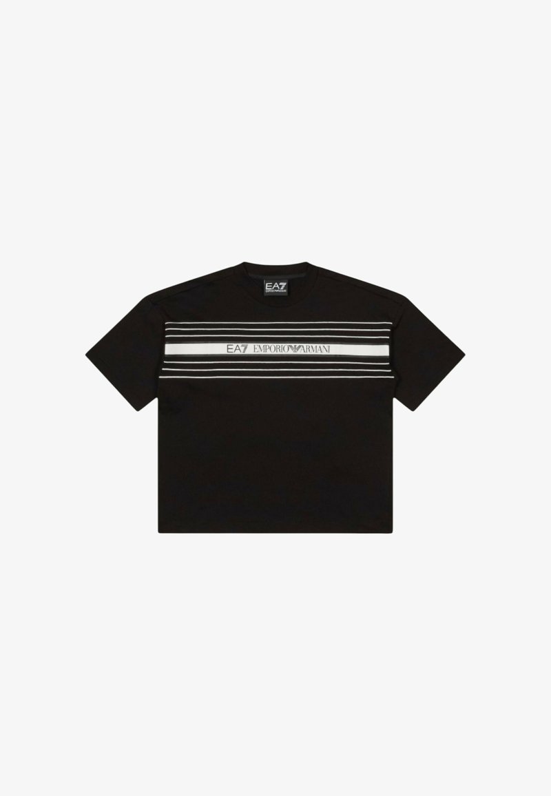 T-shirt in cotone nero con collo a giro, caratterizzata da strisce orizzontali bianche e logo "EA7 Emporio Armani" centrato sul petto.