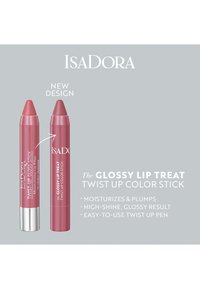 Dwa różowe sztyfty do ust IsaDora Twist-Up Gloss Stick obok siebie z tekstem podkreślającym cechy nawilżające, powiększające oraz błyszczące wykończenie.