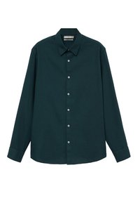 Chemise à manches longues vert foncé avec col pointu et boutons blancs, posée à plat sur un fond blanc.