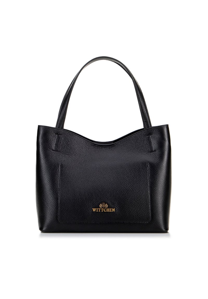 Schwarze Leder-Tote-Tasche mit strukturiertem Oberflächen, gewölbtem Oberteil, zwei Griffen und einer Taschenfront. Mit goldener "WITTCHEN"-Markierung.