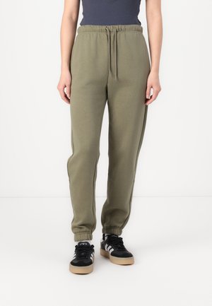 PCCHILLI PANTS - Joggebukse - deep lichen green