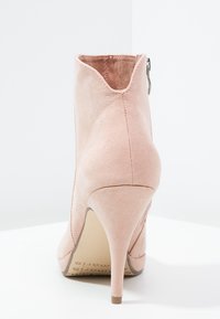 Tamaris Bottines à talons hauts - light pink
